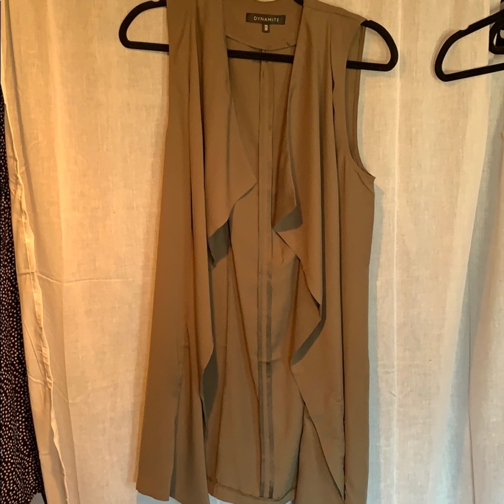 Waterfall vest with back buckle